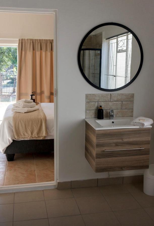 Cradock Guest House & Self Catering Ngoại thất bức ảnh