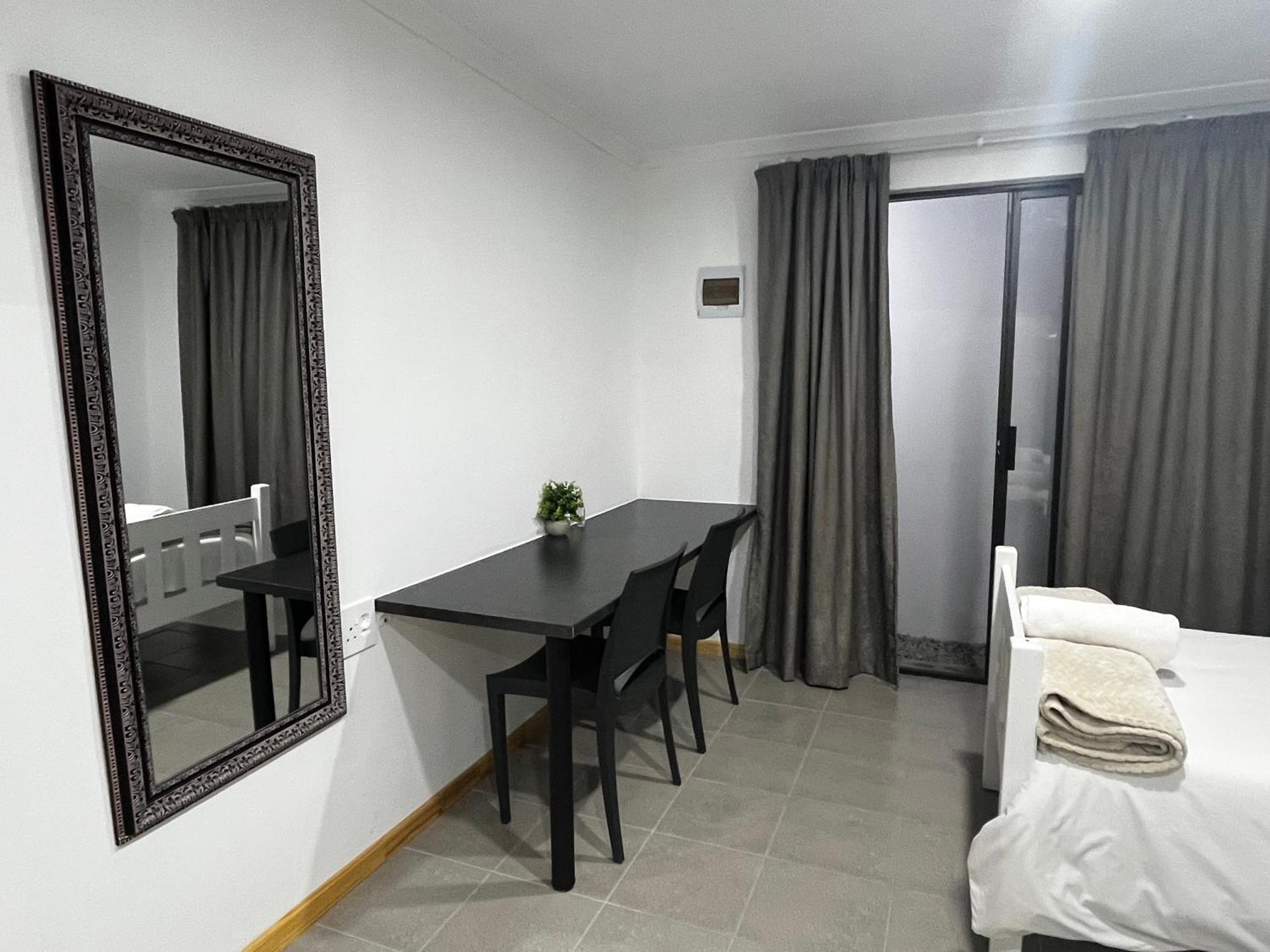 Cradock Guest House & Self Catering Ngoại thất bức ảnh